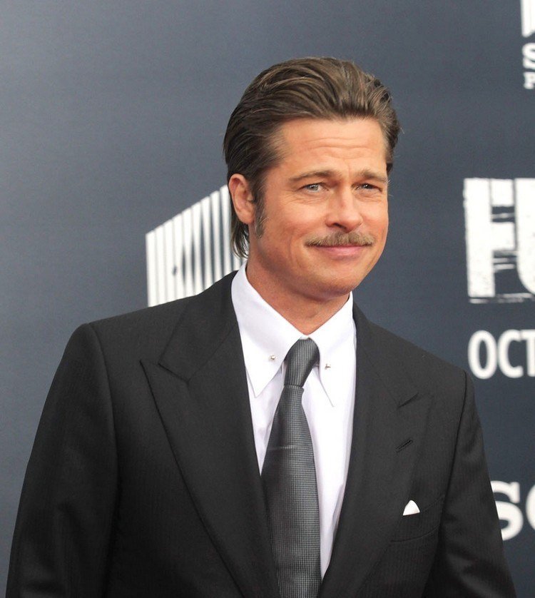 penteados masculinos-barba-bigode-comprimento médio-cabelo-penteado-brad-pitt