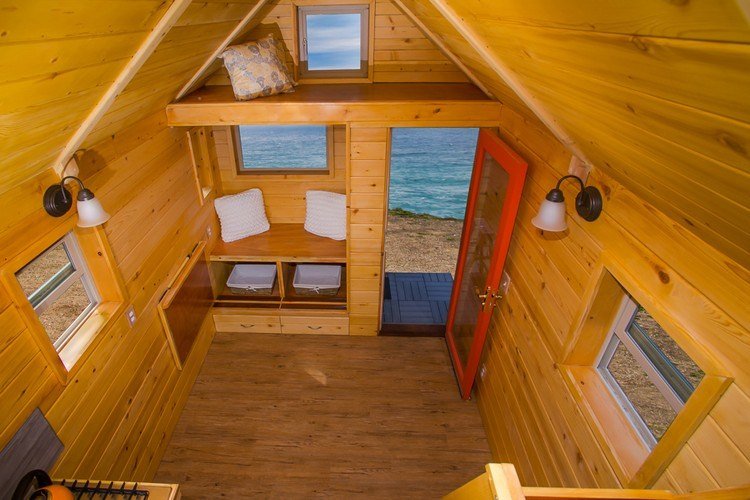 mobile-living-cycling-inside-view-bed
