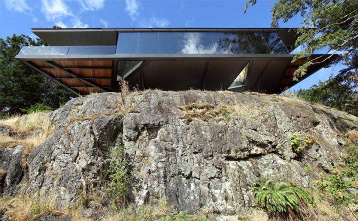 fachada de vidro construída em pedra de arquitetura moderna