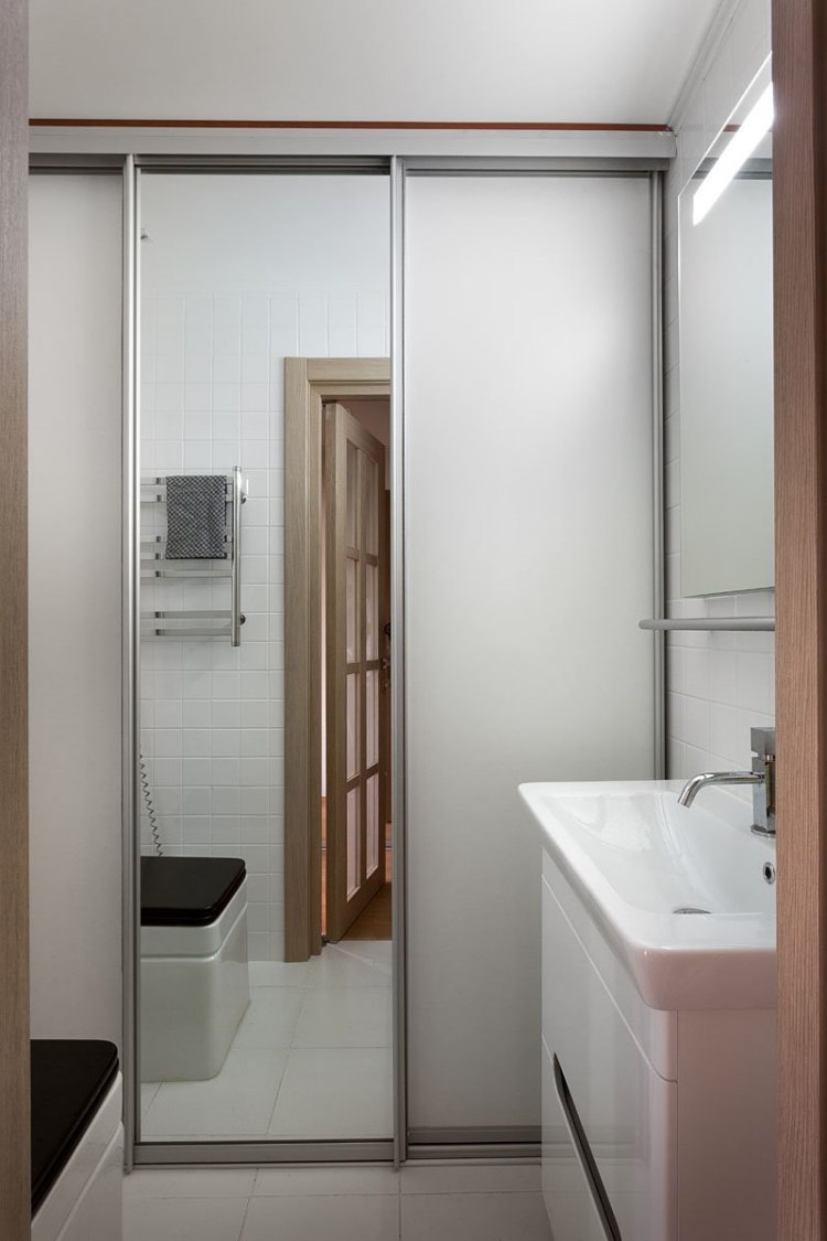banheiro-design-azulejos-banheiro-pequeno-banheiro-porta-deslizante-preto-branco