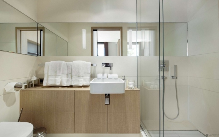 moderno-banheiro-design-azulejos-banheiro-pequeno-simples-espelho-gabinete-vidro