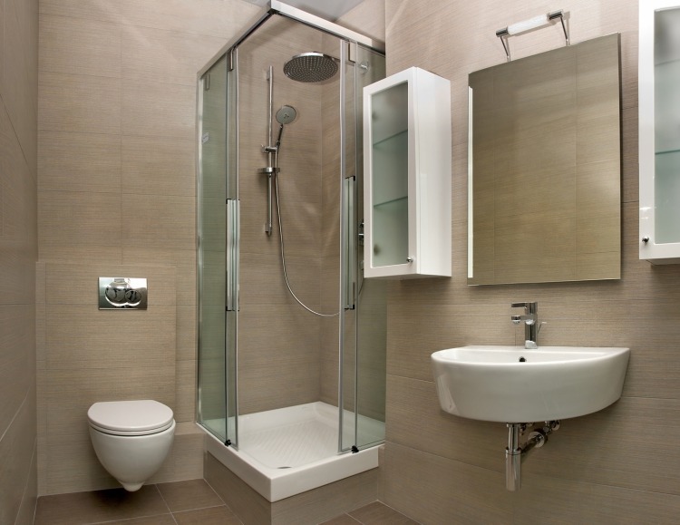 moderno-banheiro-design-azulejos-pequeno-batulpe-bege-areia-vidro