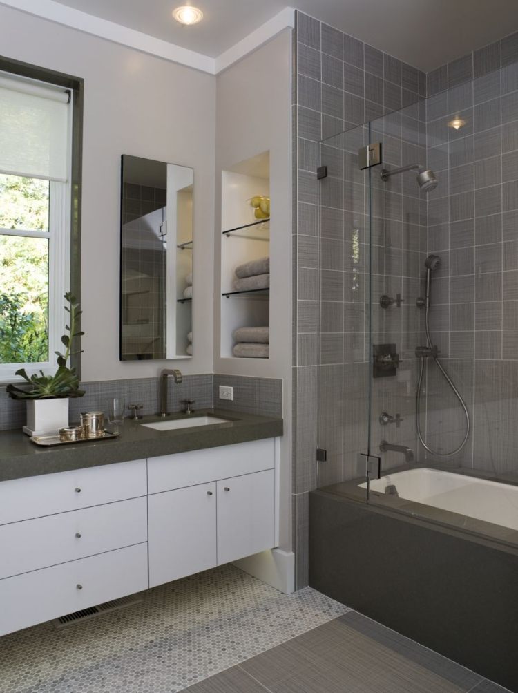banheiro moderno design -téis-banheiro-pequeno-cinza-branco-janela-simples