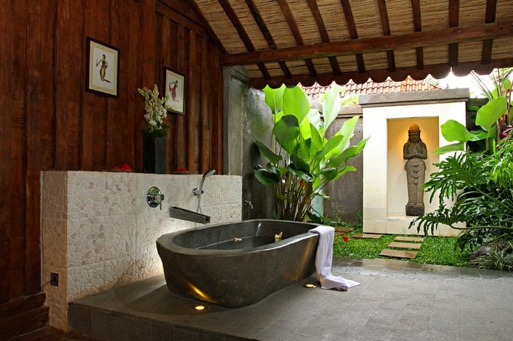 Modern-bathroom-design-bathroom-ideas-free-standanding-tub-mosaic-tiles