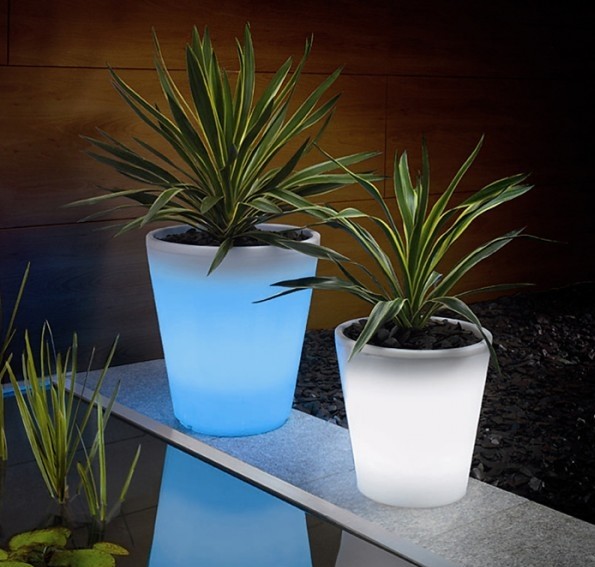 vasos de flores modernos, a iluminação solar criativa oferece uma execução perfeita