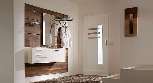 Mobiliário moderno corredor de madeira armários brancos sudbrock