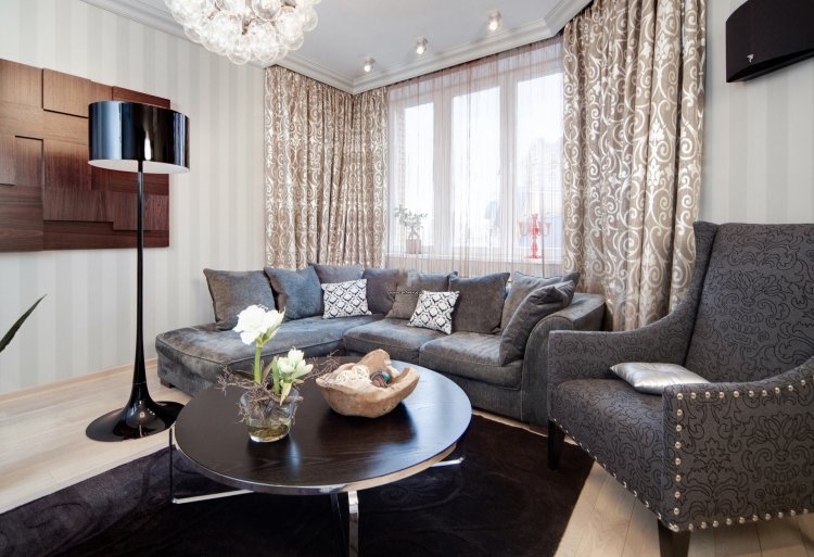 cortinas de estilo clássico com móveis modernos