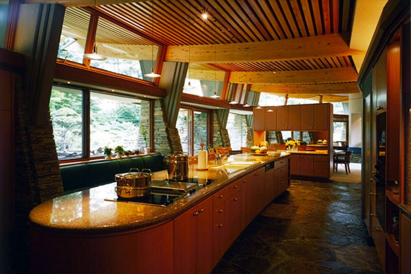 Projeto da cozinha Bloco da cozinha - Bancada em mármore - Luzes suspensas com painéis de madeira