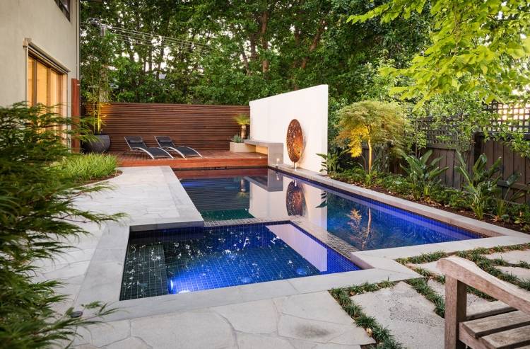 Moderna arte de jardim com piscina redonda e grelha iluminada