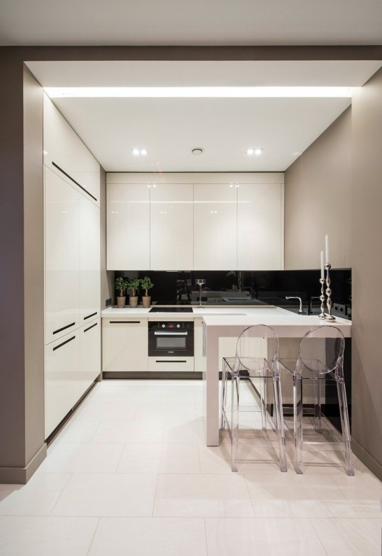 cozinha moderna de alto brilho-branco-parede-pequena-pintura-cinza-sala de jantar-dois