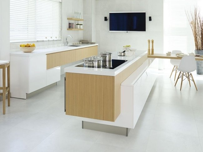 Cozinhas de alto brilho em combinação de madeira de ilha de cozinha de design branco