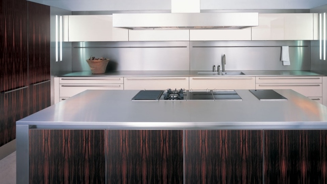 cozinhas de design moderno de ébano em aço inoxidável da Eggersmann