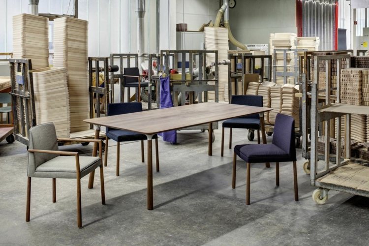 Móveis de madeira maciça para sala de jantar com cadeiras de design moderno estofamento roxo
