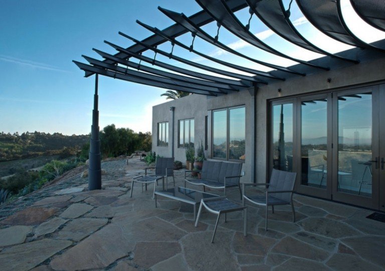 ideias-modernas-pérgola-metal-casa-pátio