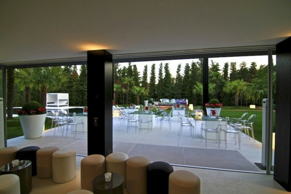 Sennhütte-glass wall-beautiful-garden