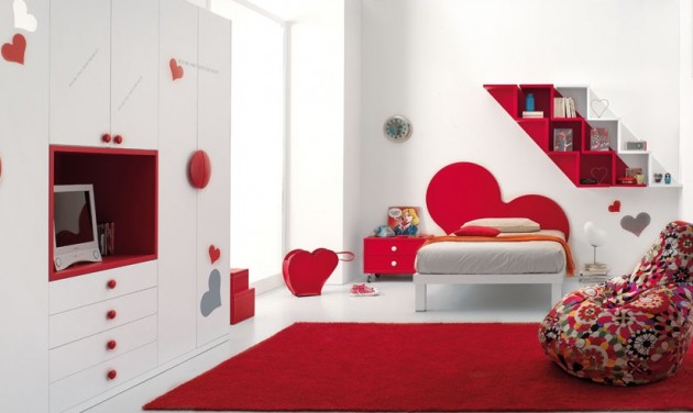 quarto das crianças com coração branco vermelho saquinho de feijão colorido