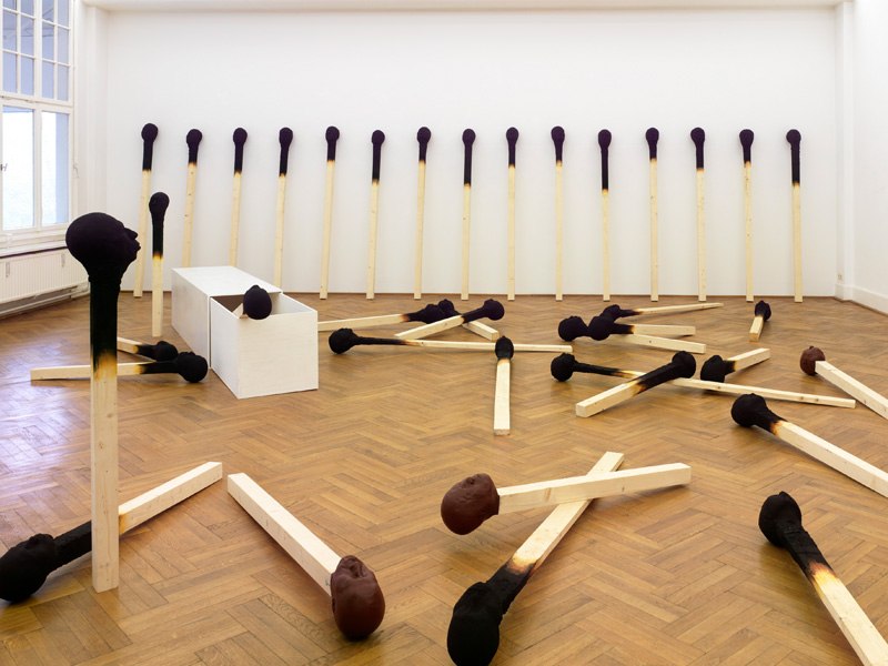 modern-sculptures-human-faces-matchstickmen-art-installation-gallery-berlin-wood