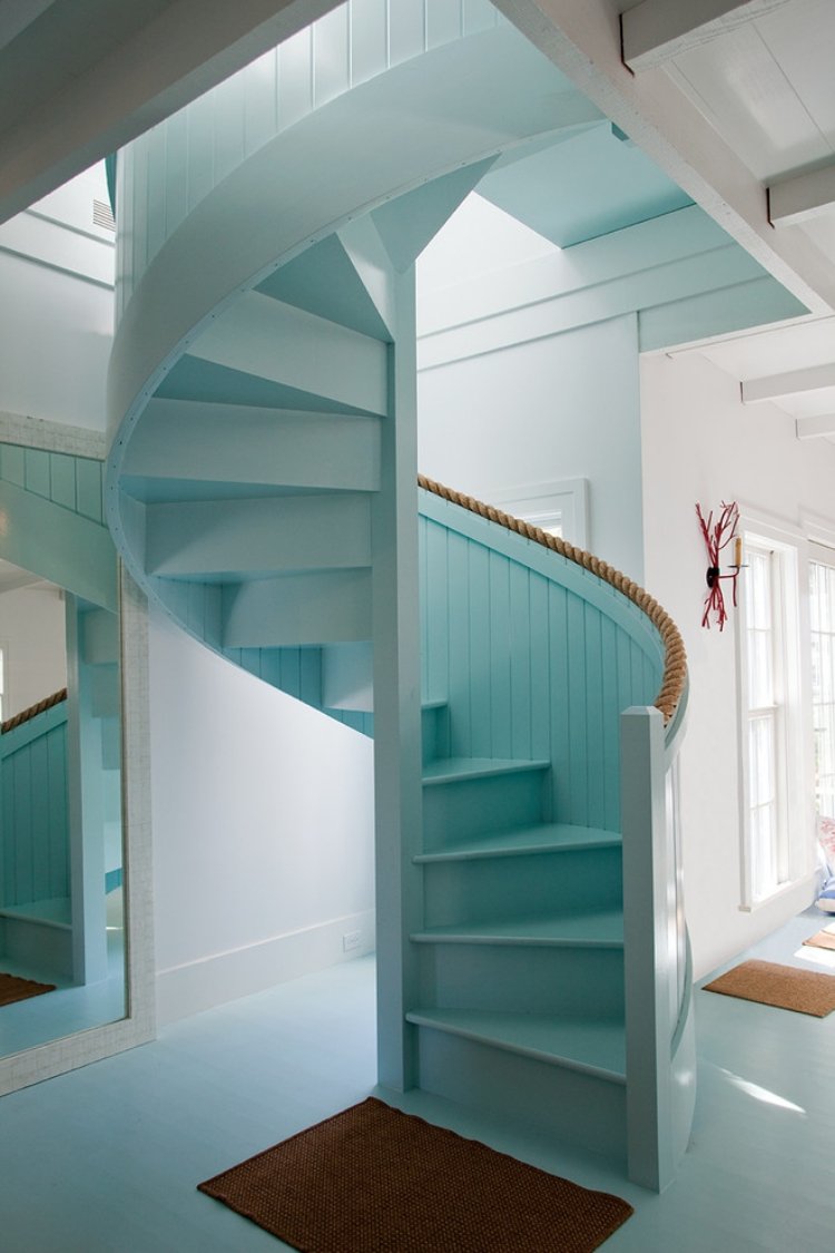 moderno-espiral-escada-madeira-azul claro-pintado-marinho-corda-corrimão