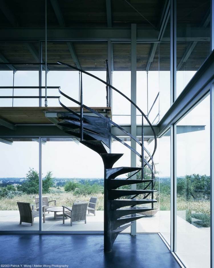 moderno-espiral-escada-aço-preto-estilo industrial