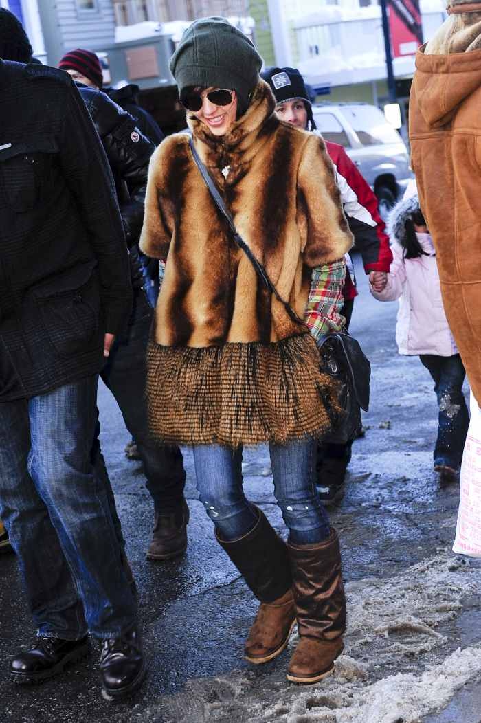 botas-de-inverno-tendência-para-mulheres-marrom-veludo-pele-casaco de inverno-jessica-alba