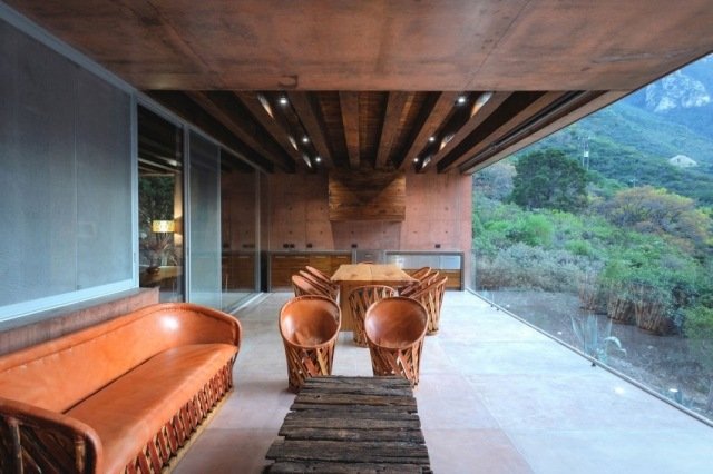 coberto-terraço-corten-aço-painéis-couro-móveis