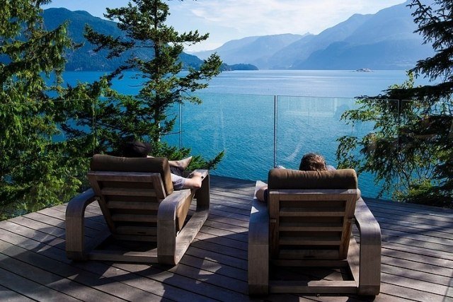 terraço ideias deck de madeira-poltrona-relaxante-vidro-balaustrada-vista