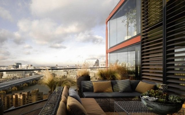 terraço na cobertura-lounge-móveis-ziergraeser-deco-vidro-corrimão