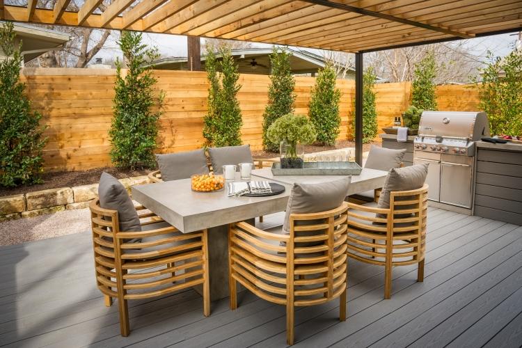terraço-design-fotos-madeira-privacidade-cerca-concreto-mesa de jantar-cinza-madeira-piso de tábuas