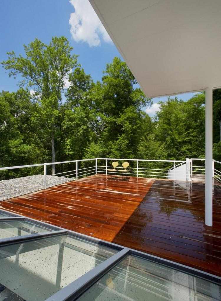 jardim design-terraço-design moderno-piso de madeira-andar superior-vista-árvores-natureza