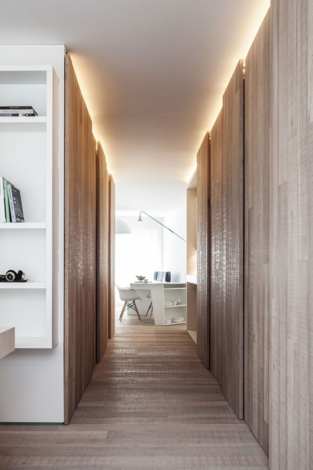 corredor de apartamento estreito e moderno design aberto madeira branco mate