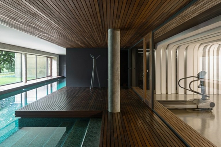 piscina campestre moderna piso de madeira moderno salão de ginástica