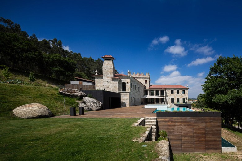 Casa de férias em estilo country moderno Portugal bela área árvores altas