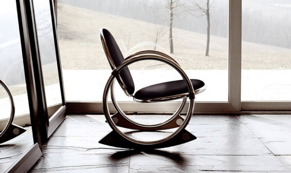 Cadeira relaxante com encosto moderno e pernas de balanço