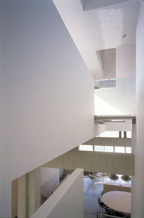 Casa de concreto com teto alto Patkau-Architects
