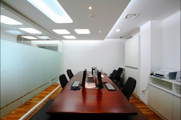design futurista de escritório - Cella Clinic na Coreia do Sul