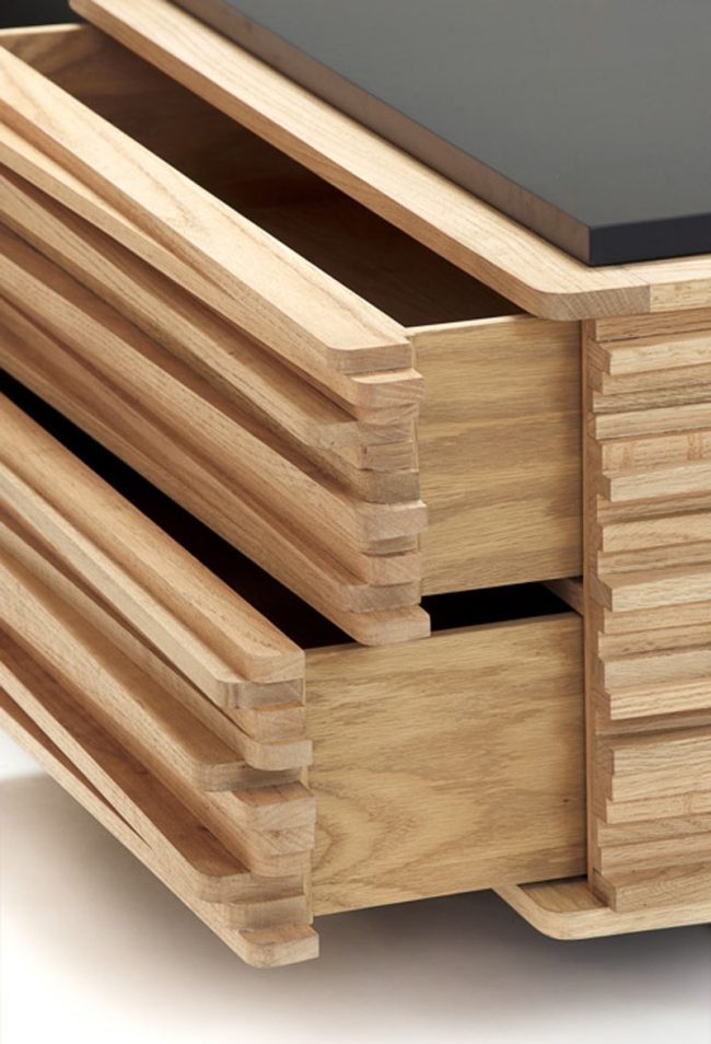 Pilha de aparadores de móveis de madeira - Hector Esrawe Mexico Studio Design