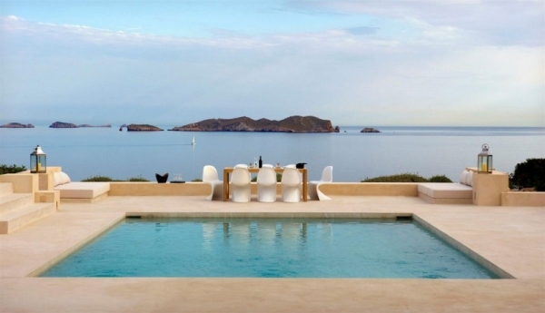Viagem dos sonhos Ibiza Espanha mesa de sinuca em casa de campo com vista para o mar cadeira cantilever