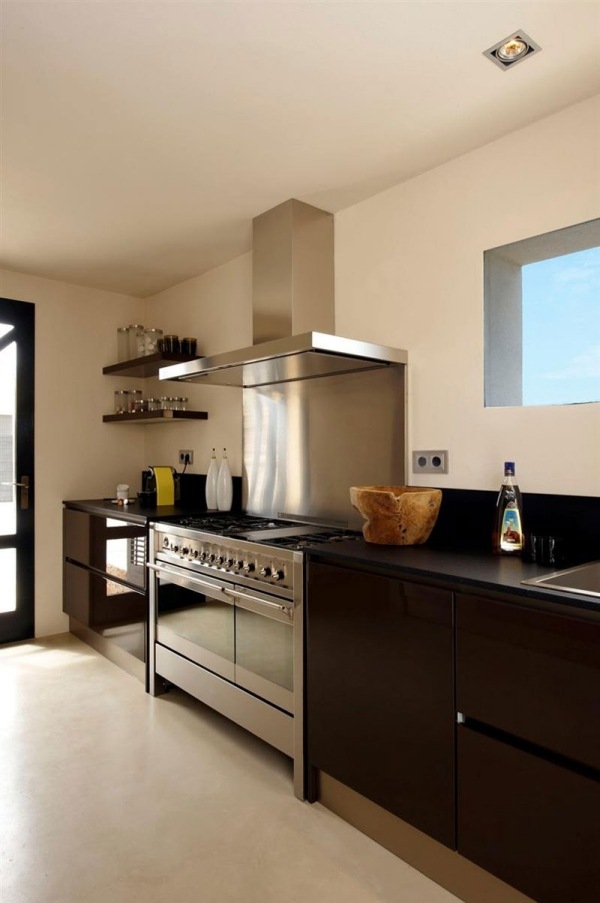 Apartamento de férias com cozinha moderna e purista