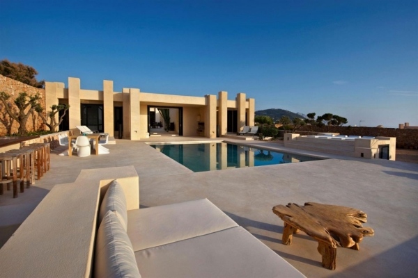 Villa Ibiza terraço ensolarado área de pátio com piscina