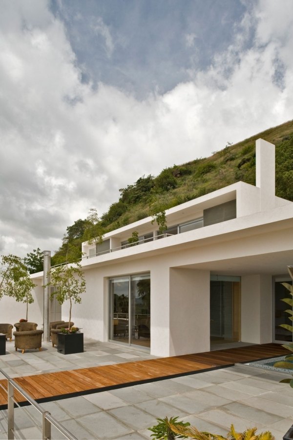 casas modernas na encosta construindo um terraço na encosta