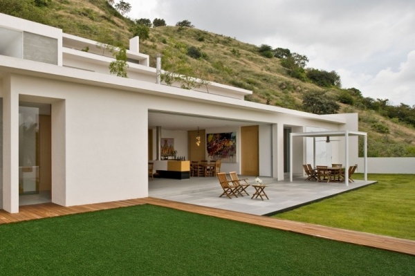 Casa na encosta Bergen terraço, quintal, móveis de madeira