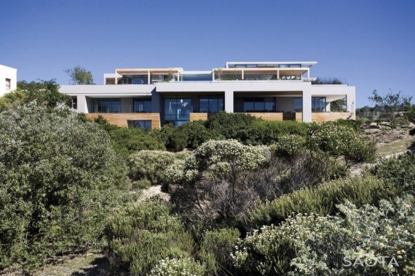 casa moderna com muita luz de vidro SAOTA áfrica do sul