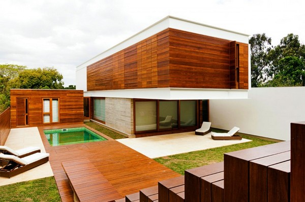 casa moderna com piscina no pátio