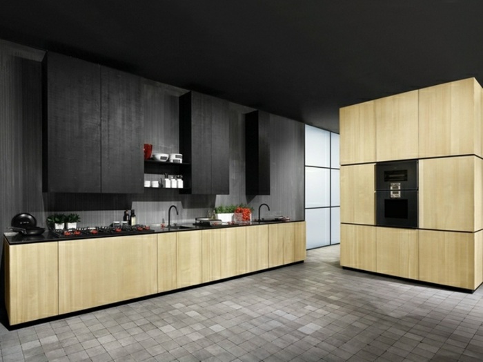 Equipamento de cozinha em madeira e preto