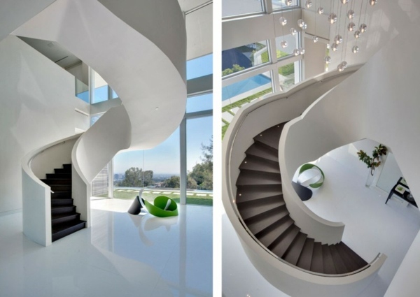 escada de fralda branca em casa luxuosa