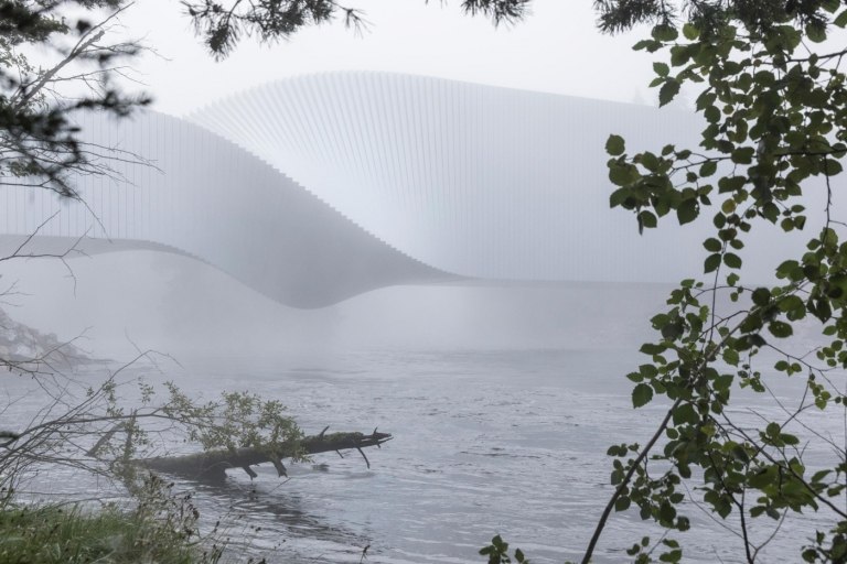 formas minimalistas e edifícios de design na névoa sobre um rio