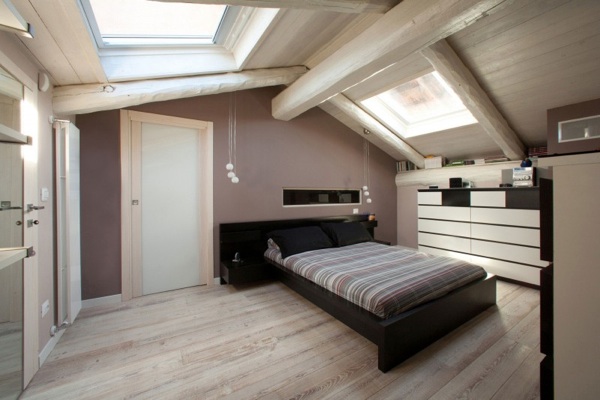 interior prático - quarto em um apartamento no sótão