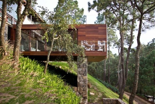 casa florestal moderna ema architects méxico pilares de pedra natural