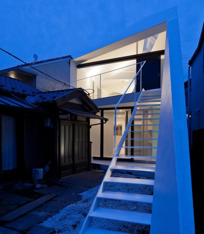 edifício residencial moderno fachada noite tokyo apollo architects