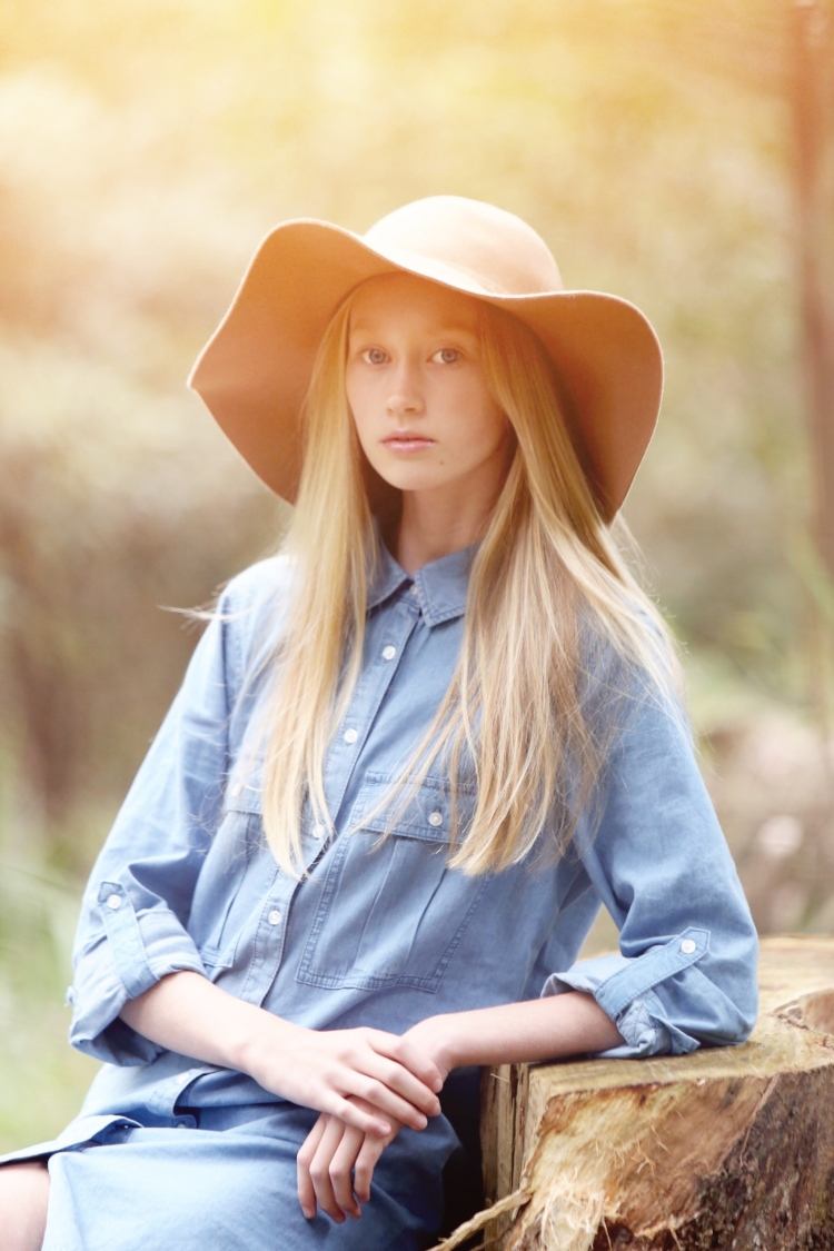 Tendências da moda para vestidos de camisa de verão e outono feitos de jeans